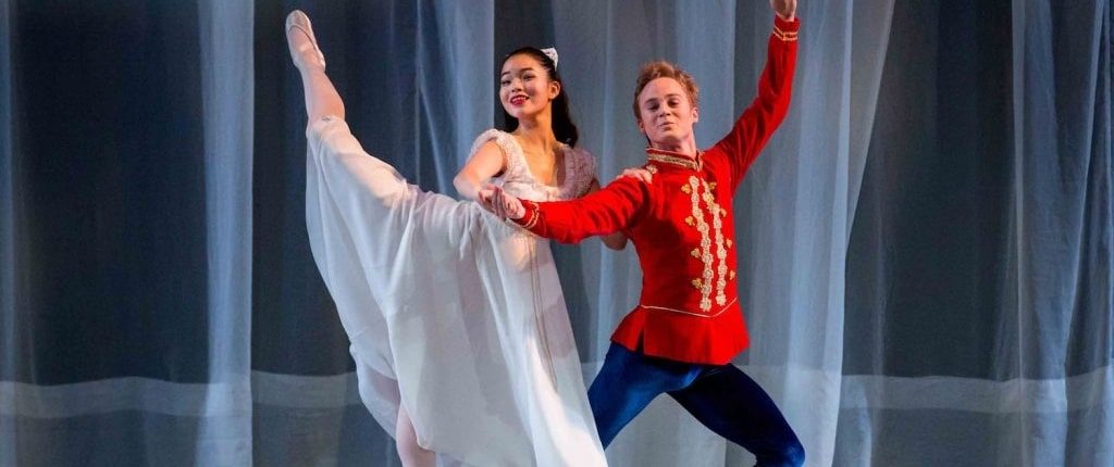 Shows y Espectáculos de danza danseur professionnel show 1024x794 1 1024x430 1 - Shows y Espectáculos de danza