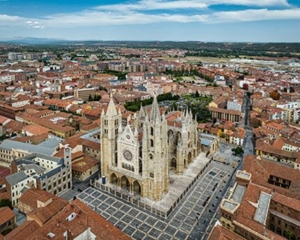 CLASES DE BAILE PRIVADAS EN LEÓN leon vistas catedral 300x240 - CLASES DE BAILE PRIVADAS EN LEÓN