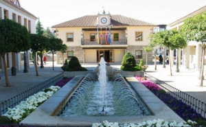 plaza del ayuntamiento de torrelodones 2 300x185 - CLASES DE BAILE PRIVADAS EN TORRELODONES