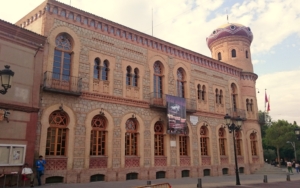 CLASES DE BAILE PRIVADAS EN MORA Ayuntamiento Plaza de la Constitucion 4 de julio de 2015 Mora 300x188 - CLASES DE BAILE PRIVADAS EN MORA