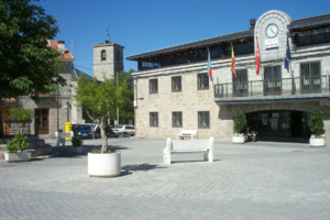 CLASES DE BAILE PRIVADAS EN COLMENAREJO Ayuntamiento plaza y campanario de iglesia en Colmenarejo 300x200 - CLASES DE BAILE PRIVADAS EN COLMENAREJO